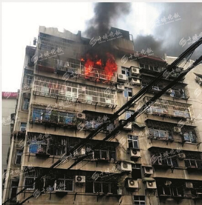 六堰建设小区一住户家中爆燃-十堰晚报数字报|十堰晚报电子版 十堰