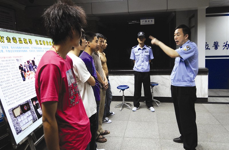 5名卖淫嫖娼者当场被抓