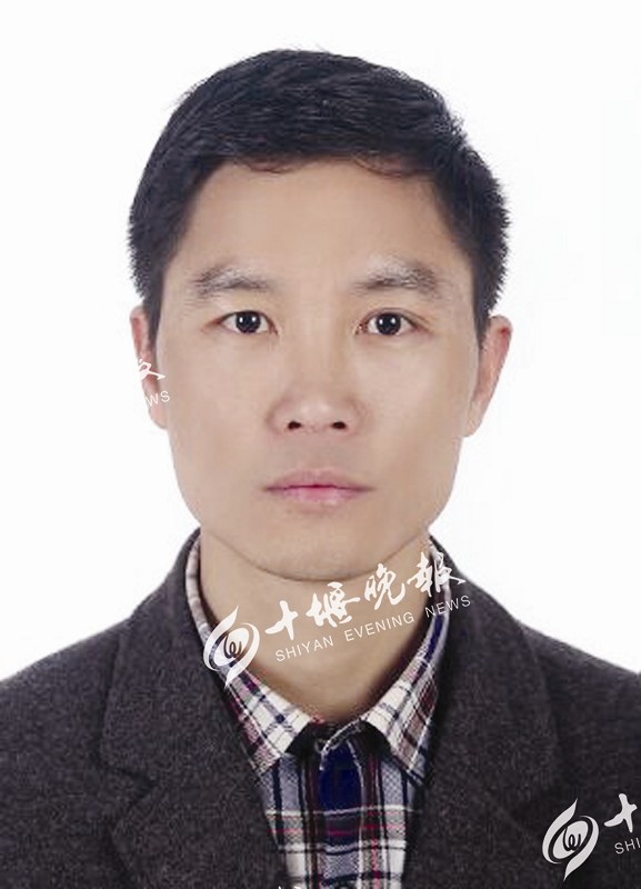 郧阳中学物理老师中学一级教师 陈启波